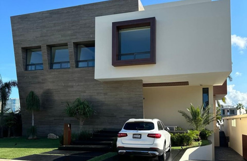 Casa Con Acceso A La Playa, En Venta, Puerto Cancún
