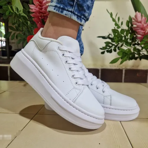 Tenis blancos de moda 2019 hotsell