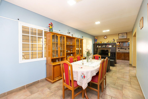 Casa 5 Amb Venta En Tesei Quincho Jardin Excelente