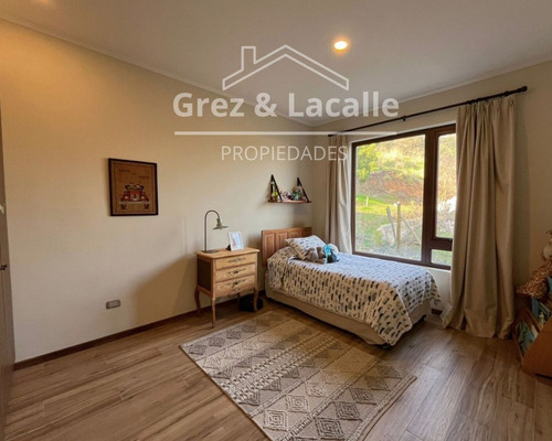 Se Vende Espectacular Casa En Sector Zapallar, Curicó