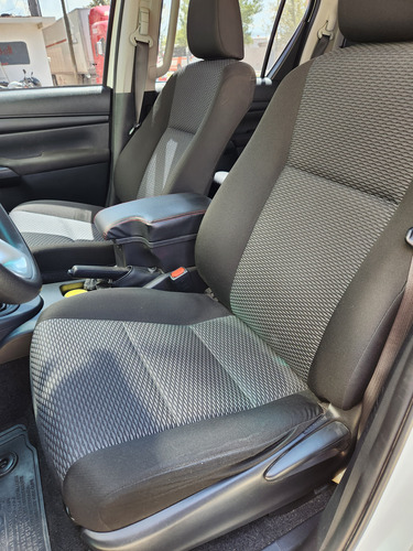 Toyota Hilux 2.7 Cabina Doble Sr Mt