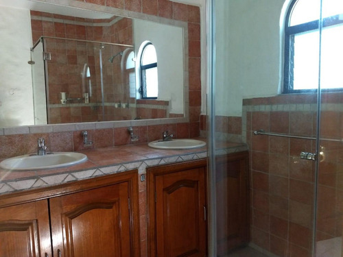 Venta O Renta De Casa En Fraccionamiento La Joya, Cuernavaca