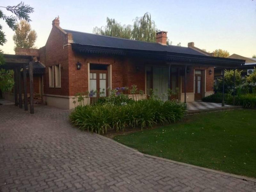 Lindisima Casa En Venta. -mallmann Propiedades