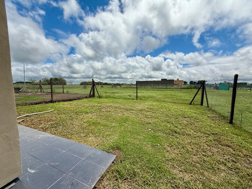 Venta Casa De 2 Dormitorios Con Piscina En Ecotierra, Pueblo Esther