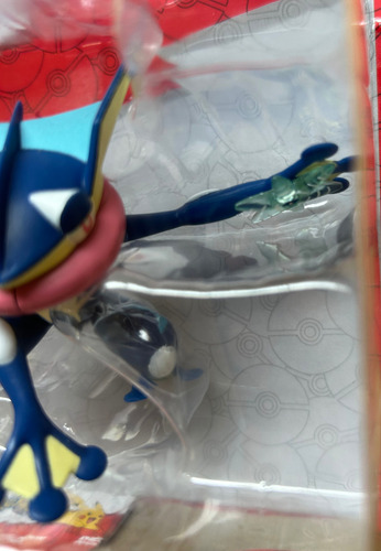 Greninja Pokemon Battle Feature Figure