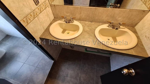 Excelente Oportunidad De Alquilar Una Amplia Oficina En La Urbina, Mls #25-3192