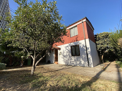 Casa Con Potencial Comercial A 1 Cuadra De Metro Ecuador