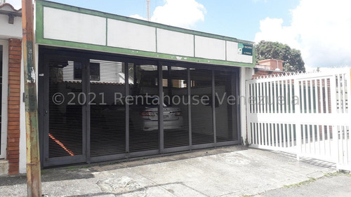 Casa En Venta La Trinidad. Codigo: 22-19042 Cm