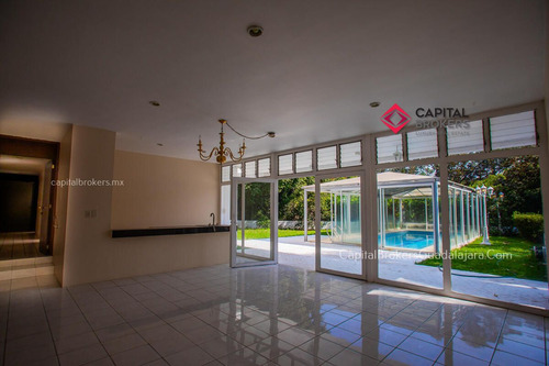 Casa De Lujo En Renta En Colinas De San Javier Con Alberca