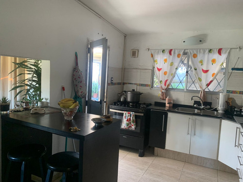 Se Vende Casa, 3 Dormitorios, Con Amplio Terreno, A 1 Cuadra De La Playa, En Lomas De Solymar. Ciudad De La Costa.