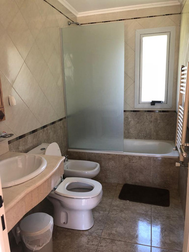 Casa De 5 Dormitorios Y 4 Baños La Herradura