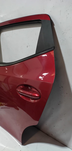 Puerta Trasera Izquierda Chevrolet Aveo Hatchback 2024-2025 Trasera Rojo (Usado)
