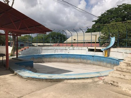 Raiza Suarez Vende Granja Turística En La Ensenada, A Solo Minutos De Barquisimeto Y Yaritagua, Licencia De Licores, Piscina, Cancha De Bolas, Salón De Fiestas, Dos Restaurantes, Caney 2 3 3 3 2 4 8