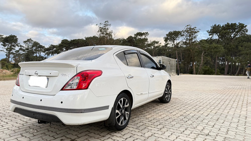 Nissan Versa 1.6 Exclusive At