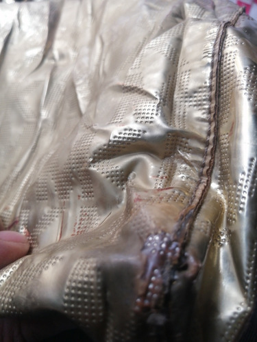 Imagen 10 de 10 de Bolso De Mano M K Dorado Metálico Entre Ahulado