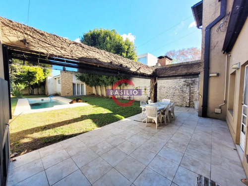 Venta Excelente Casa De 6 Ambientes Con Jardín, Quincho, Pileta Y Parrilla Florida Este