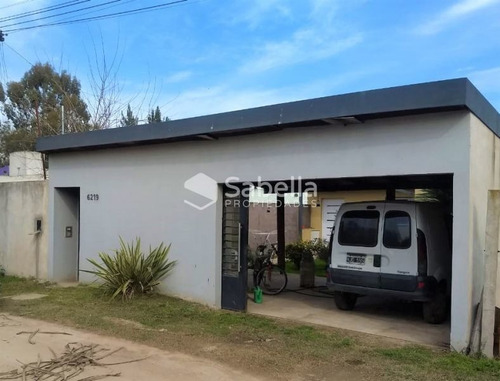 Imagen 2 de 13 de Venta De Casa 2 Dormitorios En Parque Sicardi, La Plata.