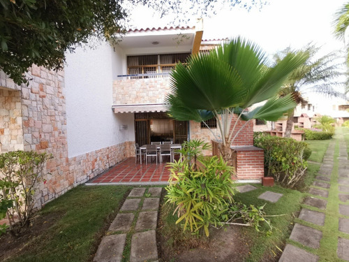 ¡bienvenidos A Esta Joya De Townhouse En Puerto Encantado!