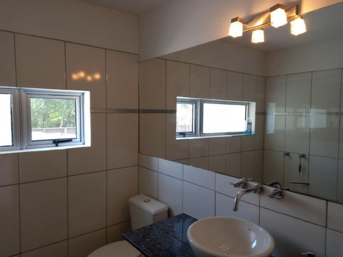 Venta Casa 2 Dormitorios El Tesoro Con Cochera