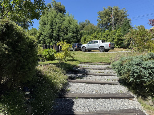 Casa En Venta De 4 Dorm. En Pucón, Los Riscos