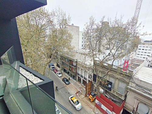 Apartamento En Venta De 2 Dormitorios En Centro, Montevideo