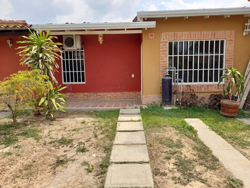Imagen 7 de 8 de Mónica Santana Vende Acogedora Casa Para Adecuar Al Gusto En Valle De Oro. San Diego. La Yunta. Cod: 139537