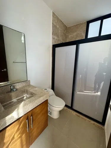 Residencia En Venta De 4 Recámaras En Privada Amanthea.