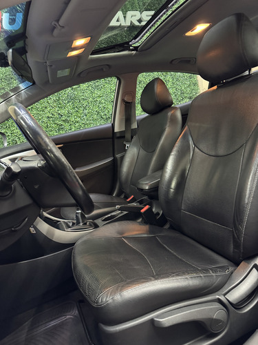 Hyundai Elantra 1.8 Gls 6mt Seguridad Premium