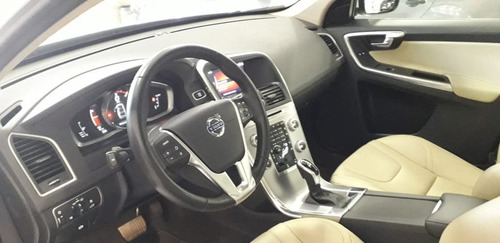 Volvo Xc60 2.4 D5 Momentum Diesel Awd 4p Automático