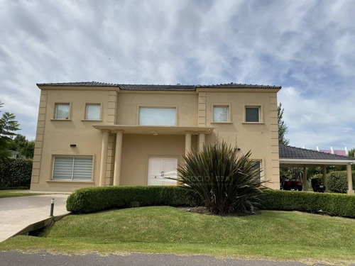 Casa En Venta En Barrio Santa Ana Moreno