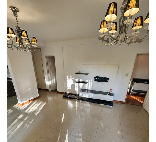 Imagen 2 de 11 de Venta - Depto Al Frente De 3 Ambientes Con 2 Cocheras !