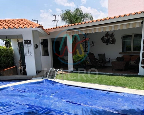 En Venta Casa En Fracc. Lomas De Cocoyoc Con 5 Recamaras Con Alberca Y Jardin