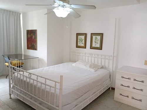 Imagen 12 de 14 de En Alquiler Hermoso Y Amplio Apartamento En Los Palos Grandes / Jaime Ponce: +58-414-1080033
