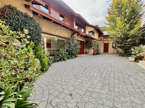 Casa En Venta De 5 Dorm. En Lo Barnechea