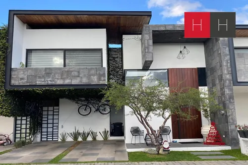 Casa En Venta En Lomas De Angelopolis Iii