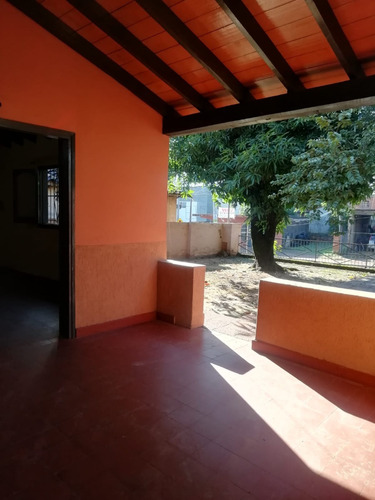 Imagen 13 de 20 de Alquilo Casa En Luque-laurelty Sobre Ruta Principal