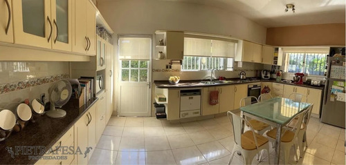 Imagen 3 de 13 de Casa En Venta - 3 Dormitorios - 3 Baños - Barbacoa - Garaje - El Pinar