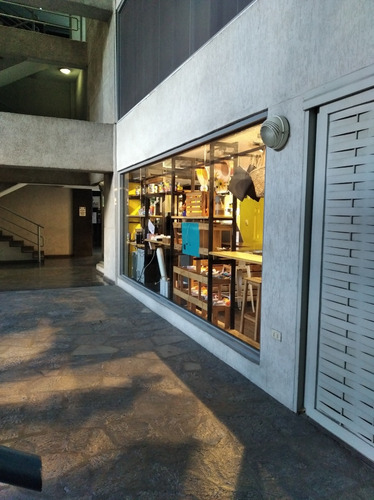 En Alquiler Oficina En Las Mercedes De 136m2