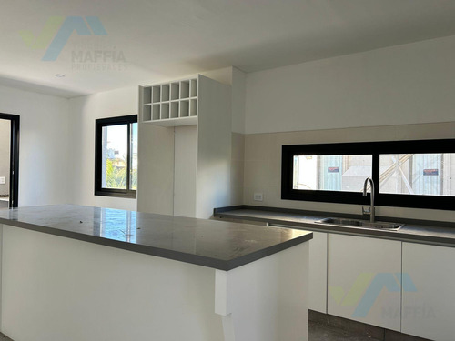 Casa En Venta 5 Amb En Altos De Campo Grande