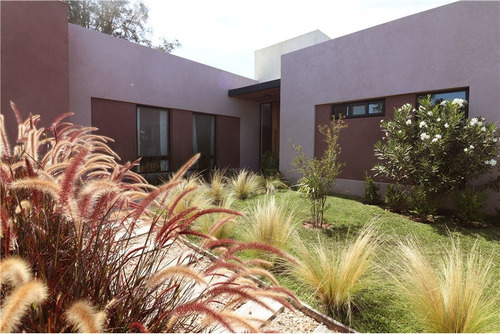 Venta Casa Santa Elena 5 Ambientes, 4 Dormitorios