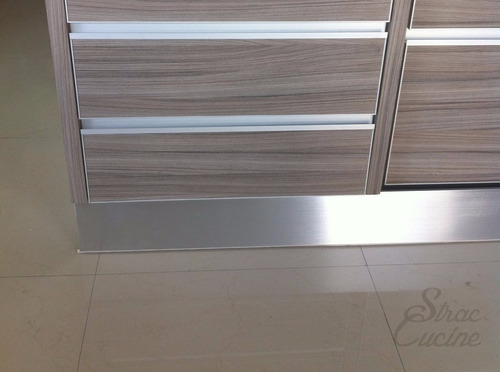Rodapie De Aluminio Liso De 15cm X 3,6mts Para Cocinas