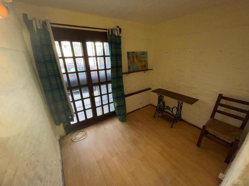 Alquiler Casa C/patio, 2 Dormitorios $26900 Sin G. Comunes