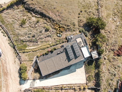Casa En Venta En Pichilemu, Con Gran Vista Al Mar