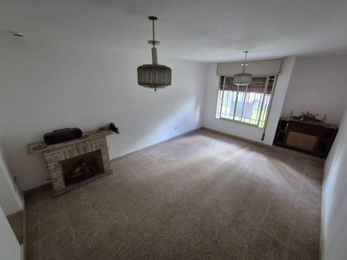Casa En Venta Damian Garat 3025, Poeta Lugones, Córdoba, Argentina 4 Dormitorios