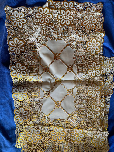 Manteles Súper Bonitos Excelente Estado Dorado Oscuro (Usado)