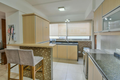 Departamento 3 Dormitorios En Venta Con Cochera - Vista Al Río - Categoría