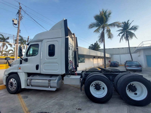 Freightliner Cascadia Dd15 475hp 18 Vel Cab 72 Std., 02 Oc