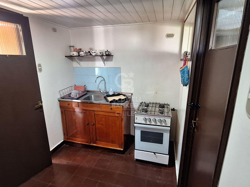 Casa Con Amplio Sitio A Pasos Del Centro.