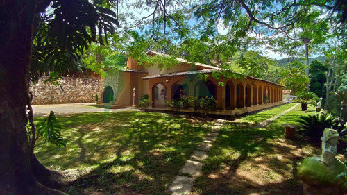 Linda Chácara Em Pinhalzinho, Ideal Para Quem Busca Tranquilidade E Segurança No Circuito Das Águas - Ch0327
