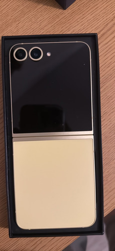 Samsung Galaxy Z Flip 6 512 (gb ) 12gb Ram / Color Amarillo (Usado)